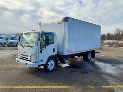 Chevrolet LCF5500XD 18 ft Box Truck - 215HP, 6 Speed Automatic, Roll up Door