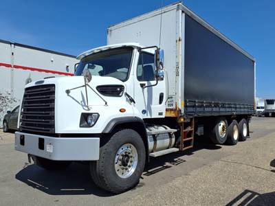 Freightliner 108SD 25 ft Box Truck - 370HP, 6 Speed Automatic, Swing Door