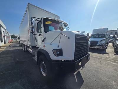 Freightliner 108SD 25 ft Box Truck - 380HP, 10 Speed Manual, Swing Door