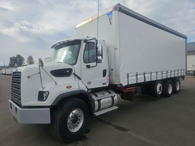 Freightliner 108SD 26 ft Box Truck - 370HP, 5 Speed Automatic, Swing Door