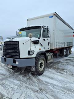 Freightliner 108SD 26 ft Box Truck - 370HP, 5 Speed Automatic, Swing Door
