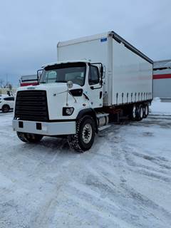 Freightliner 108SD 26 ft Box Truck - 370HP, 5 Speed Automatic, Swing Door