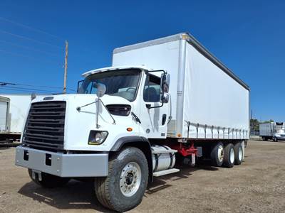 Freightliner 108SD 26 ft Box Truck - 370HP, 6 Speed Automatic, Swing Door