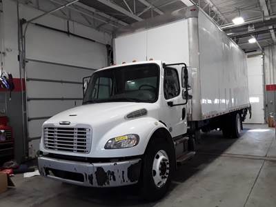 Freightliner FLT8664T 26 ft Box Truck - 240HP, 9 Speed Automatic, Roll up Door, Liftgate