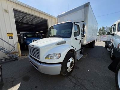 Freightliner FLT8664T 26 ft Box Truck - 240HP, 9 Speed Automatic, Roll up Door, Liftgate