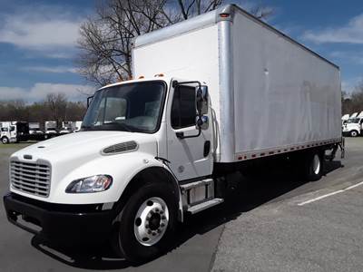Freightliner FS-65 (BUS) 26 ft Box Truck - 240HP, 6 Speed Automatic, Roll up Door, Liftgate