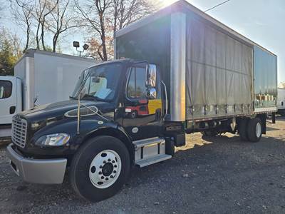 Freightliner M2 106 26 ft Box Truck - 280HP, 6 Speed Automatic, Roll up Door