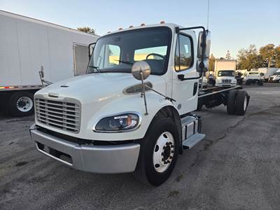 Freightliner M2 106 Box Truck - 280HP, 6 Speed Automatic