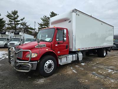 Freightliner M2 106 28 ft Box Truck - 280HP, 6 Speed Automatic, Roll up Door, Liftgate