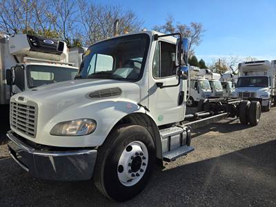 Freightliner M2 106 Box Truck - 280HP, 9 Speed Automatic
