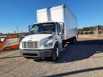 Freightliner M2 106 26 ft Box Truck - 230HP, 6 Speed Automatic, Roll up Door, Liftgate