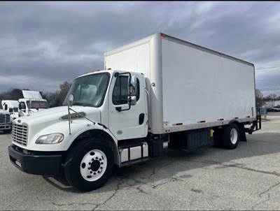 Freightliner M2 106 26 ft Box Truck - 280HP, 6 Speed Automatic, Tri-Fold Door, Liftgate