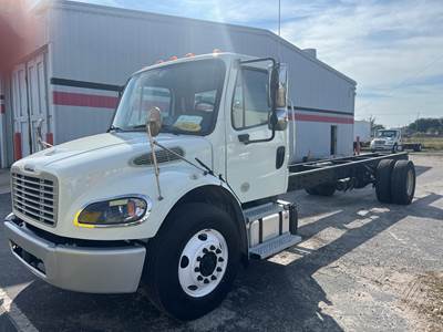 Freightliner M2 106 25 ft Box Truck - 280HP, 6 Speed Automatic