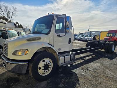 Freightliner M2 106 Box Truck - 280HP, 9 Speed Automatic