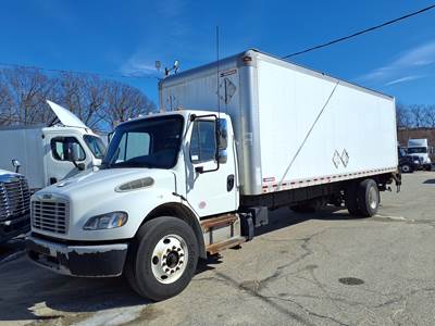 Freightliner M2 106 26 ft Box Truck - 6 Speed Automatic, Roll up Door, Liftgate