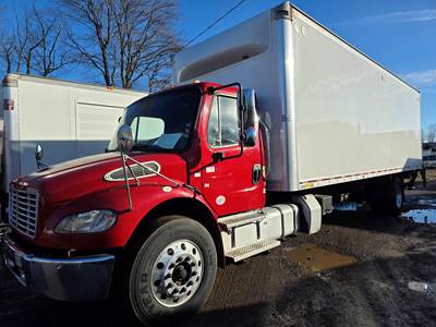 Freightliner M2 106 28 ft Box Truck - 280HP, 6 Speed Automatic, Roll up Door, Liftgate