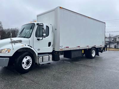 Freightliner M2 106 26 ft Box Truck - 6 Speed Automatic, Tri-Fold Door, Liftgate