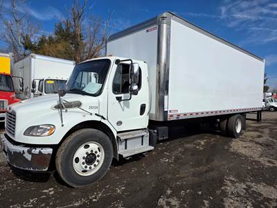 Freightliner M2 106 26 ft Box Truck - 240HP, 6 Speed Automatic, Roll up Door