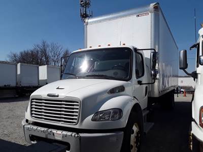 Freightliner M2 106 26 ft Box Truck - 6 Speed Automatic, Roll up Door, Liftgate