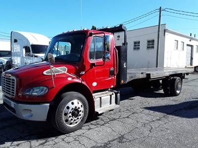 Freightliner M2 106 22 ft Box Truck - 250HP, 6 Speed Automatic