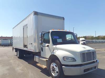 Freightliner M2 106 26 ft Box Truck - 6 Speed Automatic, Roll up Door, Liftgate