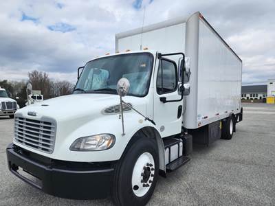 Freightliner M2 106 26 ft Box Truck - 6 Speed Automatic, Tri-Fold Door, Liftgate
