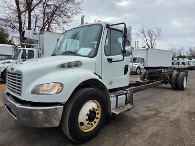 Freightliner M2 106 Box Truck - 280HP, 9 Speed Automatic