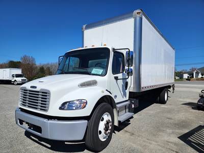 Freightliner M2 106 26 ft Box Truck - 6 Speed Automatic, Roll up Door, Liftgate