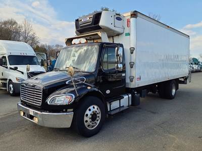 Freightliner M2 106 22 ft Box Truck - 280HP, 6 Speed Automatic, Roll up Door, Liftgate
