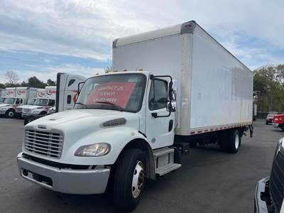 Freightliner M2 106 26 ft Box Truck - 9 Speed Automatic, Roll up Door, Liftgate