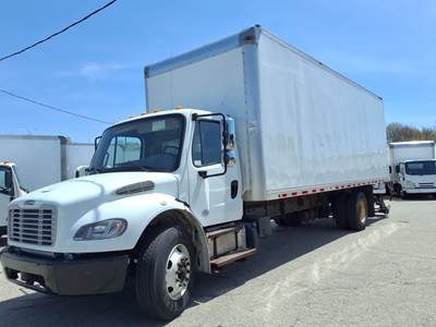 Freightliner M2 106 26 ft Box Truck - 240HP, 6 Speed Automatic, Roll up Door, Liftgate