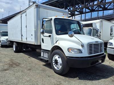 Freightliner M2 106 26 ft Box Truck - 240HP, 9 Speed Automatic, Roll up Door, Liftgate