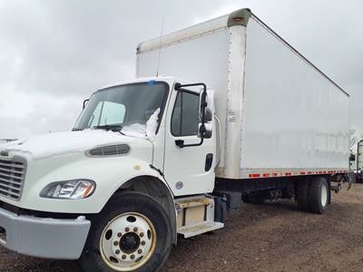 Freightliner M2 106 26 ft Box Truck - 9 Speed Automatic, Roll up Door, Liftgate