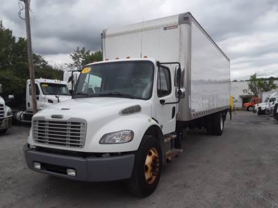 Freightliner M2 106 26 ft Box Truck - 280HP, 6 Speed Automatic, Roll up Door, Liftgate