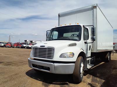 Freightliner M2 106 26 ft Box Truck - 9 Speed Automatic, Roll up Door, Liftgate