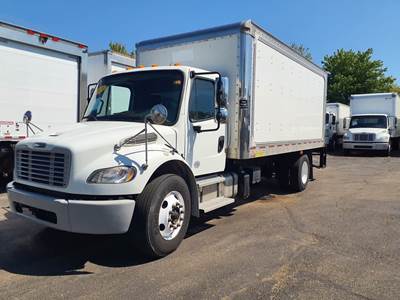 Freightliner M2 106 18 ft Box Truck - 260HP, 6 Speed Automatic, Roll up Door