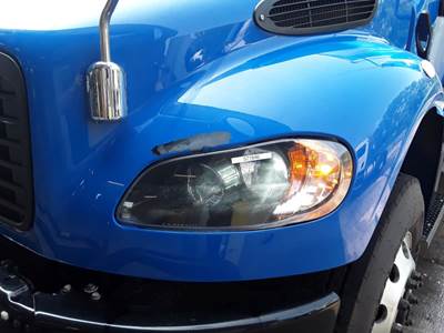 Freightliner M2 106 26 ft Box Truck - 260HP, 6 Speed Automatic, Roll up Door, Liftgate