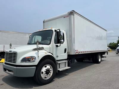 Freightliner M2 106 26 ft Box Truck - 240HP, 6 Speed Automatic, Roll up Door, Liftgate