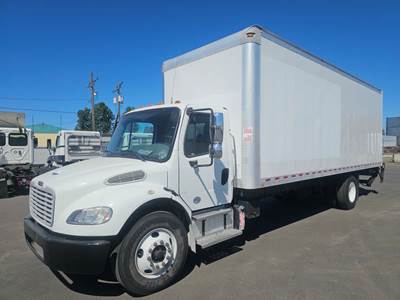 Freightliner M2 106 26 ft Box Truck - 240HP, 6 Speed Automatic, Roll up Door, Liftgate
