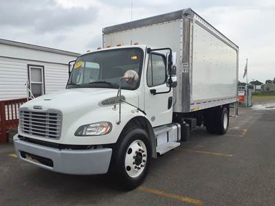 Freightliner M2 106 18 ft Box Truck - 260HP, 6 Speed Automatic, Roll up Door