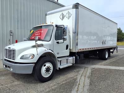 Freightliner M2 106 26 ft Box Truck - 240HP, 6 Speed Automatic, Roll up Door, Liftgate