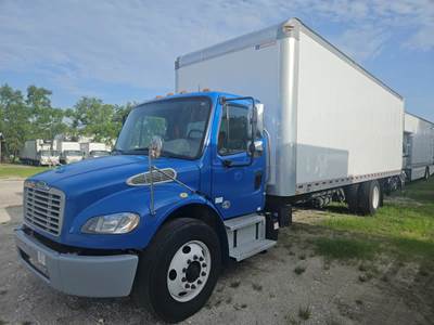 Freightliner M2 106 26 ft Box Truck - 220HP, 6 Speed Automatic, Roll up Door, Liftgate