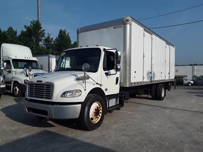 Freightliner M2 106 26 ft Box Truck - 240HP, 6 Speed Automatic, Roll up Door, Liftgate