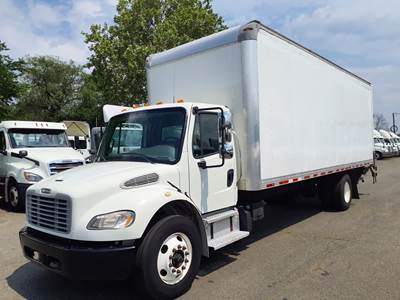 Freightliner M2 106 26 ft Box Truck - 240HP, 9 Speed Automatic, Roll up Door, Liftgate