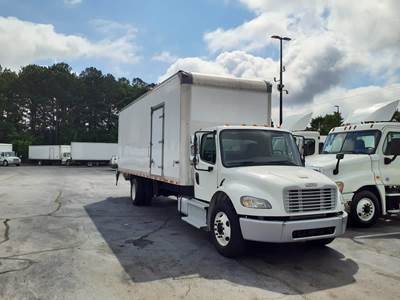 Freightliner M2 106 26 ft Box Truck - 230HP, 6 Speed Automatic, Roll up Door, Liftgate