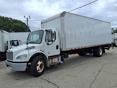 Freightliner M2 106 26 ft Box Truck - 240HP, 6 Speed Automatic, Roll up Door, Liftgate