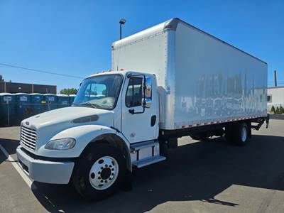 Freightliner M2 106 26 ft Box Truck - 240HP, 9 Speed Automatic, Roll up Door, Liftgate