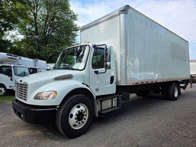 Freightliner M2 106 26 ft Box Truck - 240HP, 9 Speed Automatic, Roll up Door, Liftgate