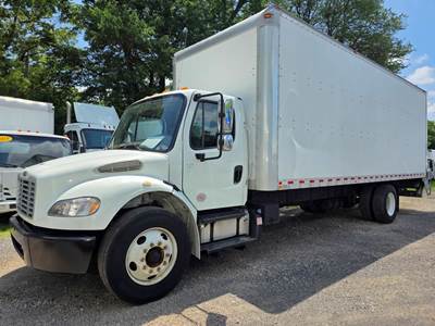 Freightliner M2 106 26 ft Box Truck - 260HP, 6 Speed Automatic, Roll up Door, Liftgate