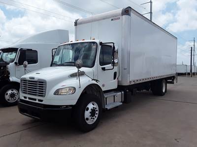 Freightliner M2 106 26 ft Box Truck - 270HP, 6 Speed Automatic, Roll up Door, Liftgate